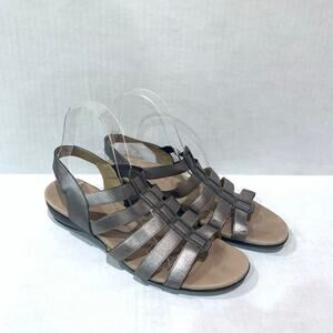 Munro American Silver Darian Sandals Size 9 Elastic Metallic Leather Strappy